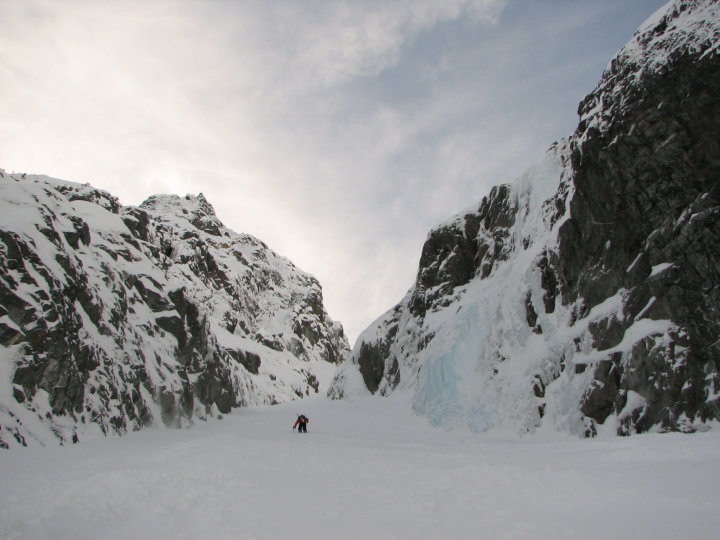 Climbing up the CJ Couloir