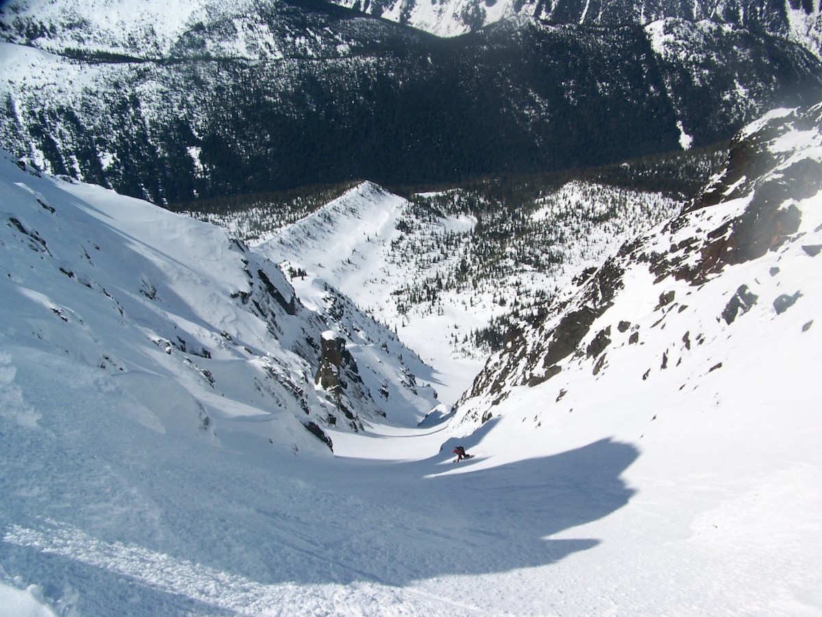 Snowboarding the Big Chiwaukum couloir in the North Cascades