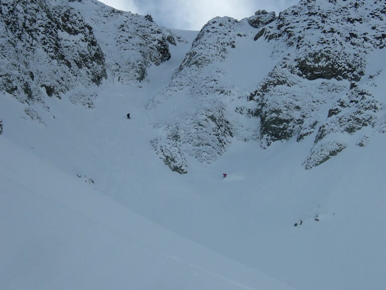 Boot riding down the NE couloir of Mount Ruth