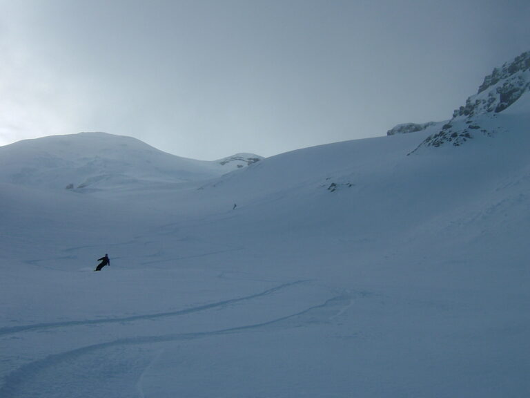 Snowboarding down the Emmons Glacier in power conditions