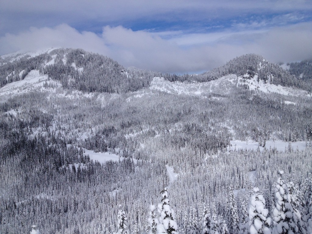 Looking towards the ski touring options around Snoqualmie Pass as we head out on the Patrol Race
