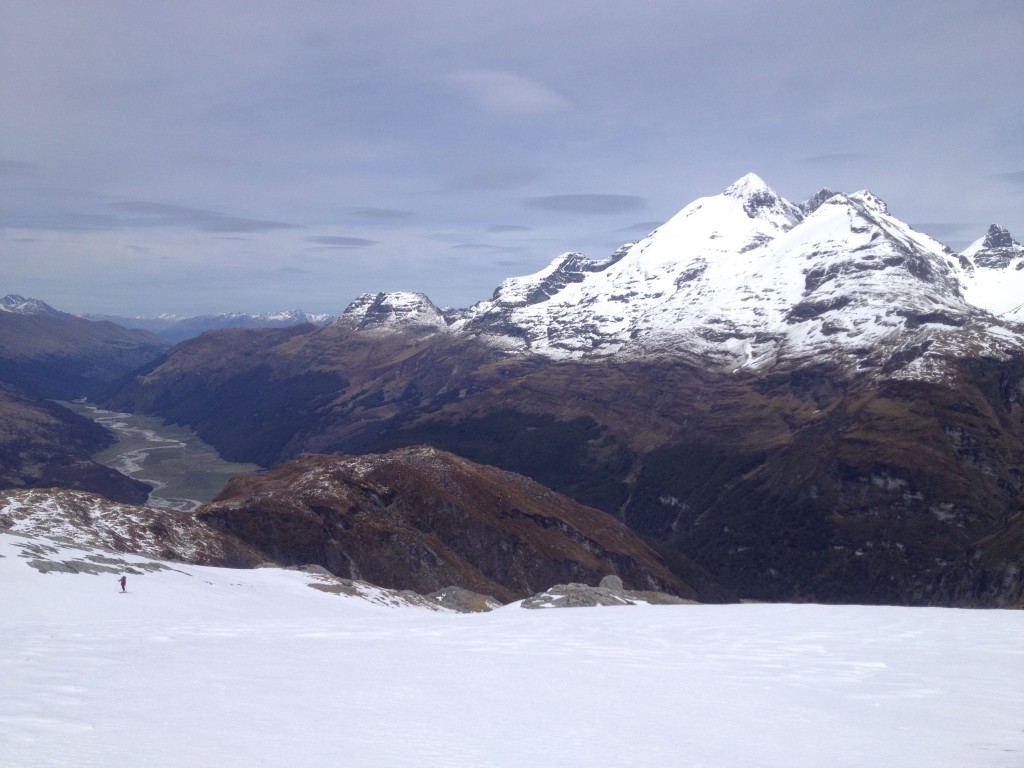 Manu skinning up with Earnslaw in the background