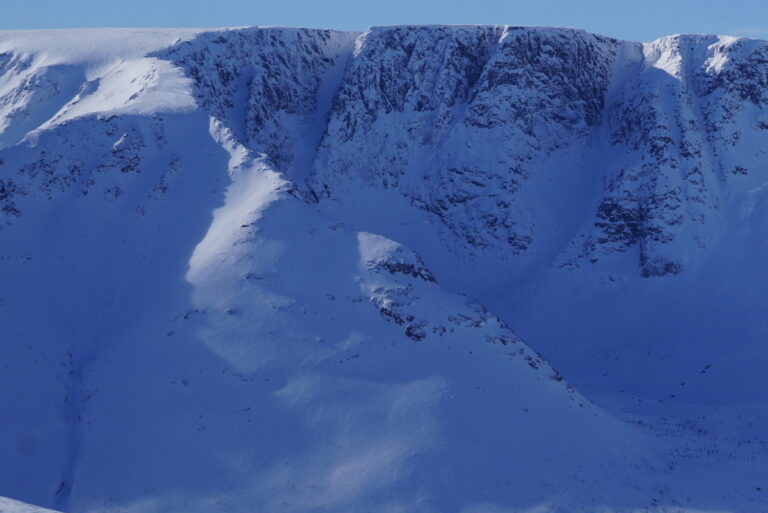 Looking at the East face of Tahtarvumchorr Ridge in the Khibiny Mountains