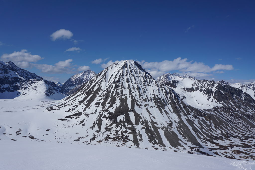 Looking across the valley at Skaidevarri as we traverse to the col