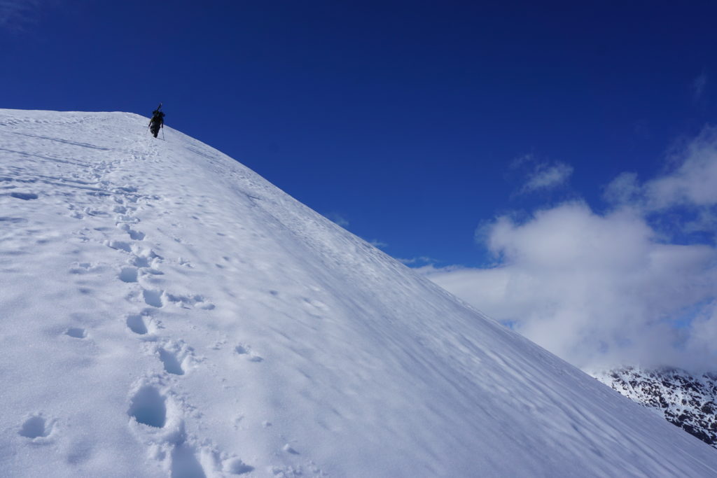 Hiking up near the summit of Goalsevarri