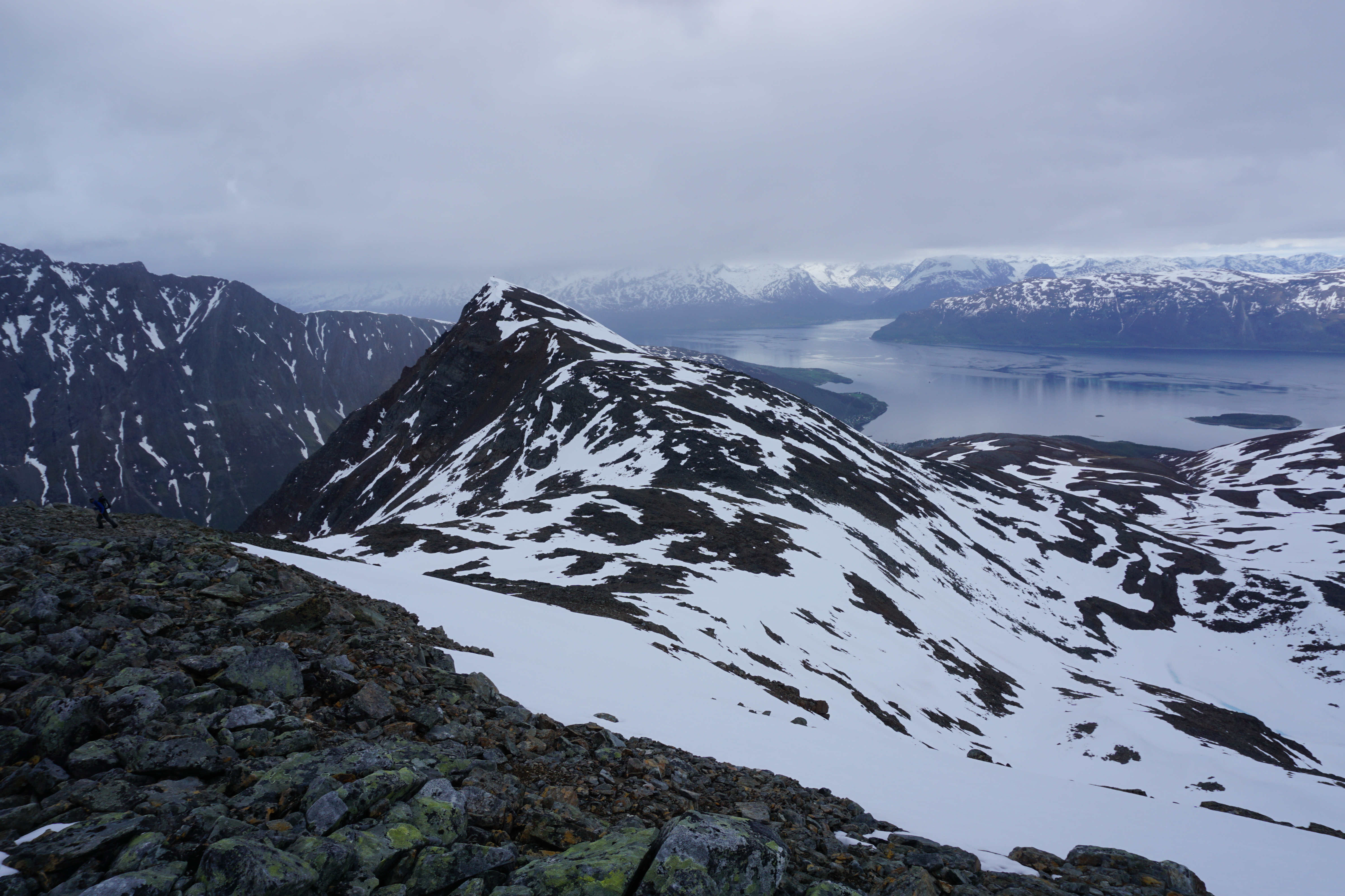 Hiking towards Rornestinden