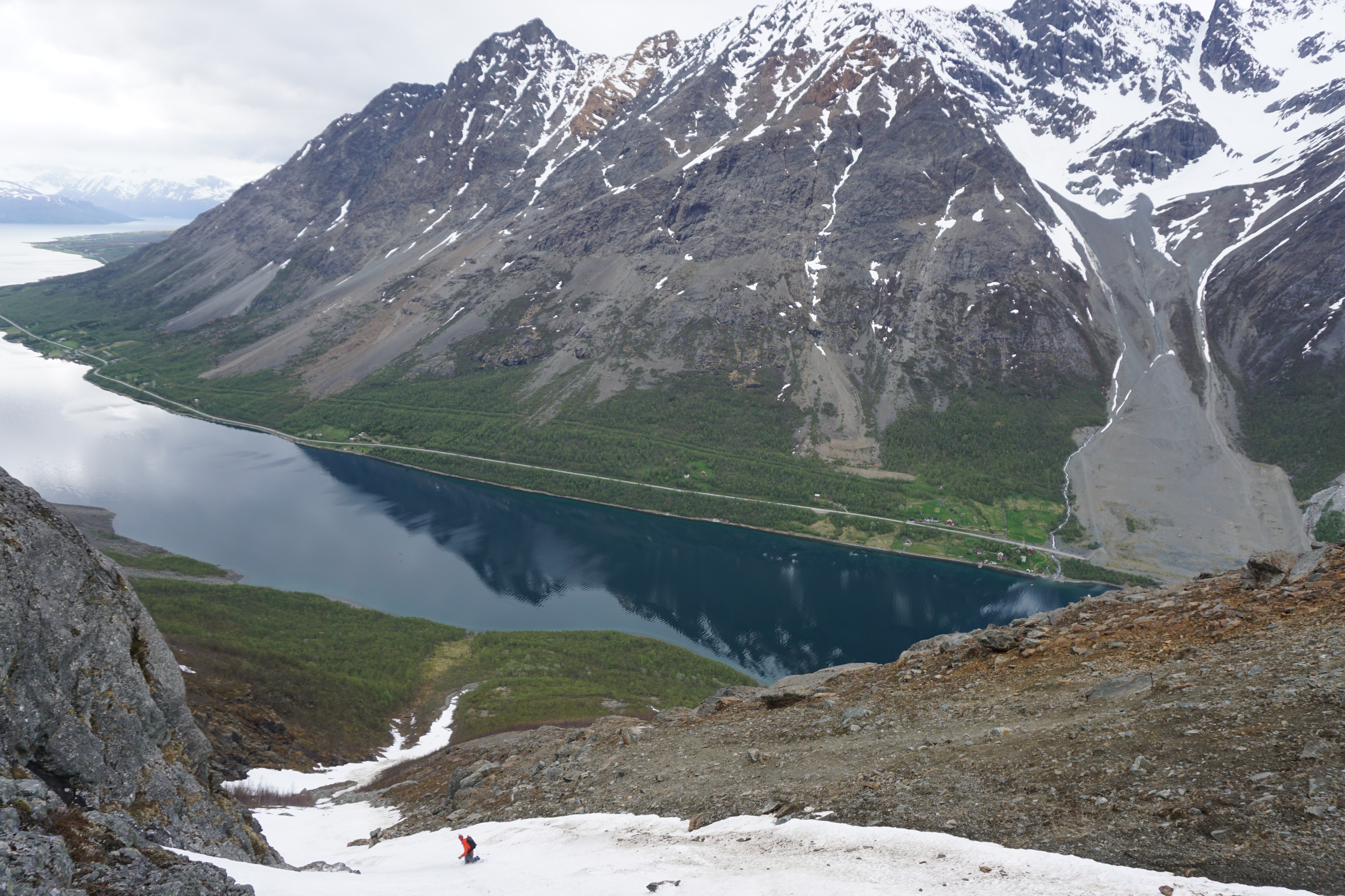 Snowboarding all the way to the fjord