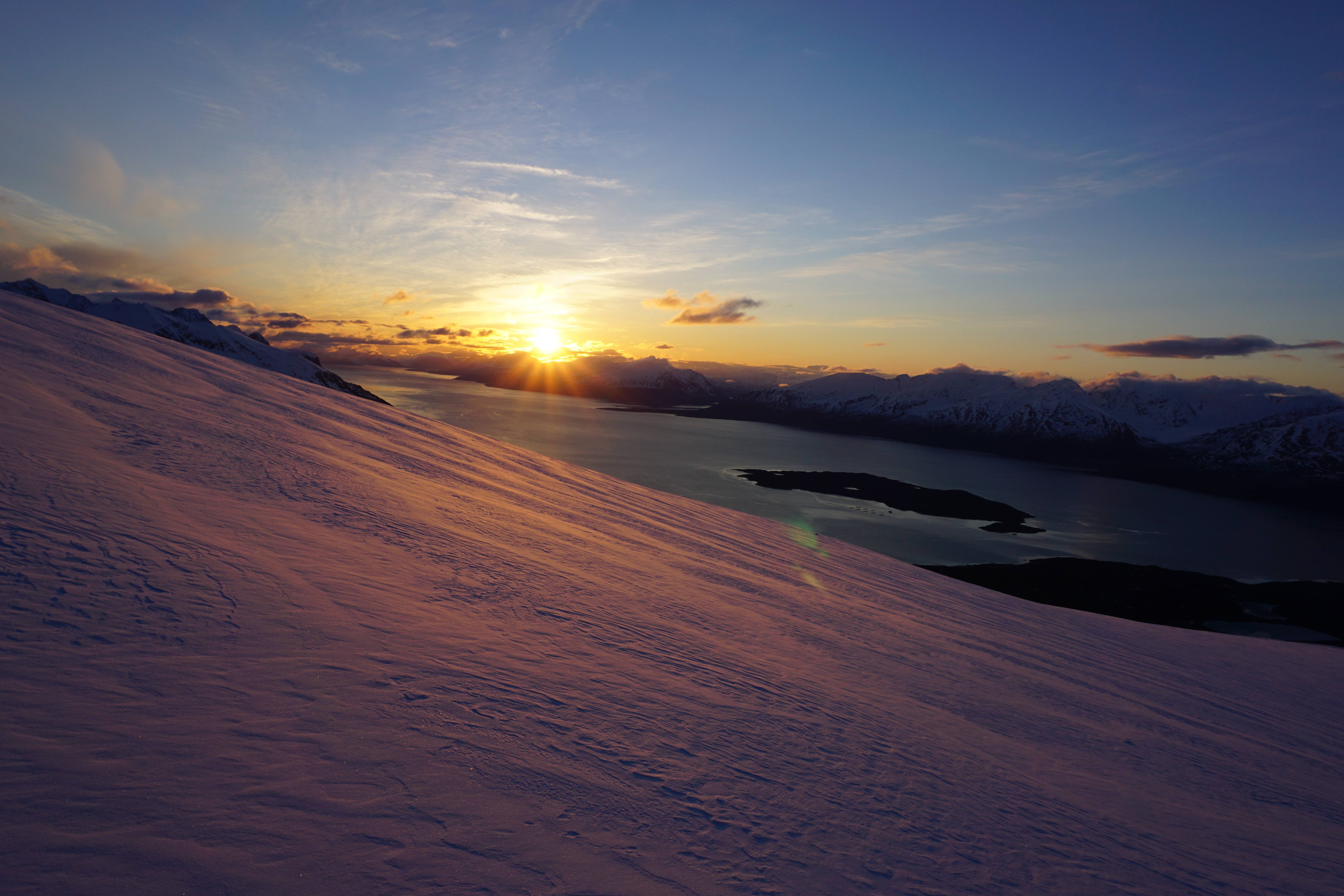 Sunrise on the ridge of Fastdalstinden