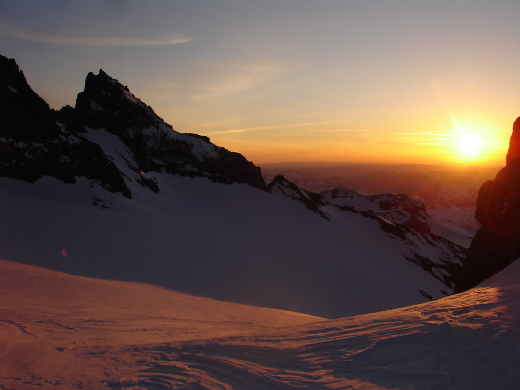 Sunrise over the Cowlitz glacier