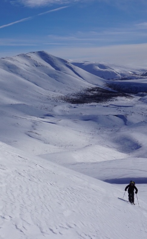 Ski touring in the Kukisvumchorr Backcountry