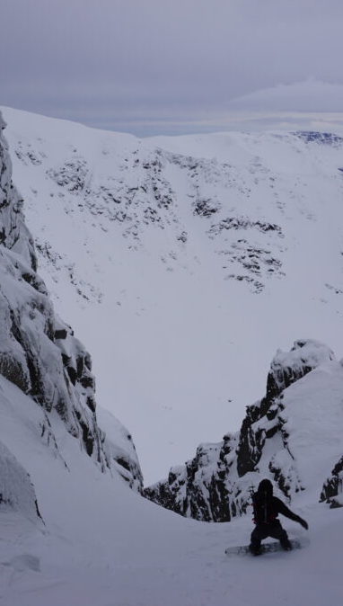 Snowboarding down the north chute on Mount Aikuaivenchorr