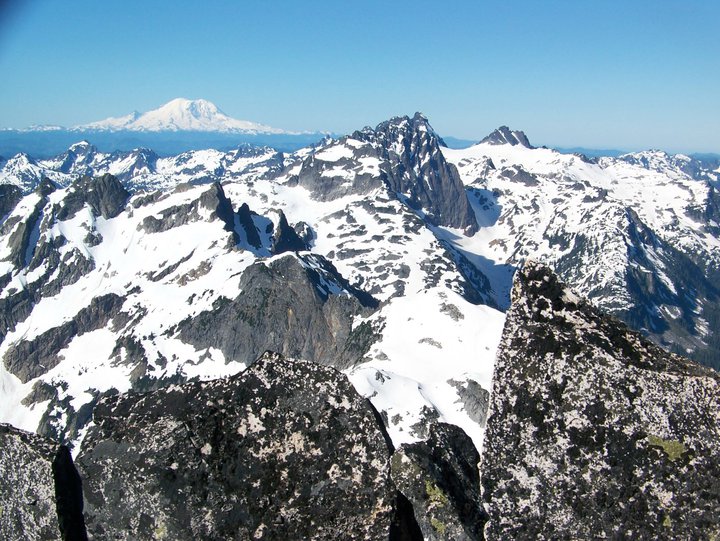 Looking towards Mount Rainier and our route for the day on the right during the Alpine Lakes Ski Traverse in Alpine Lakes Wilderness