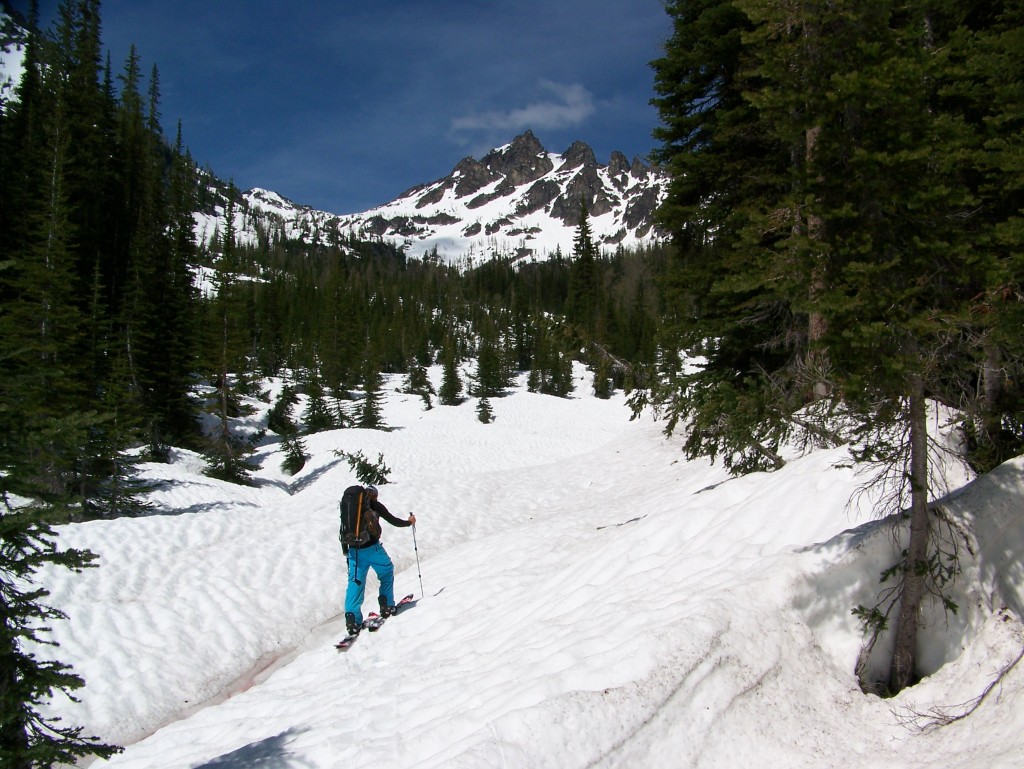 Ski touring towards Cardinal Peak