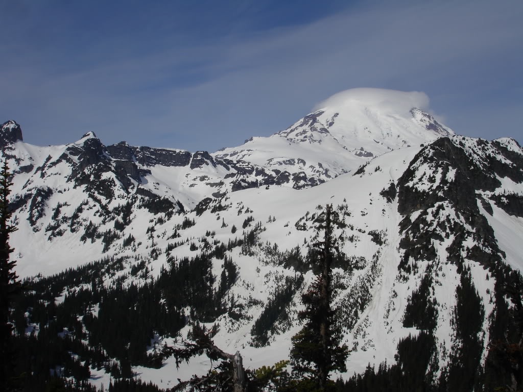 Cowlitz Chimney to the left Rainier and Tamanos to the right