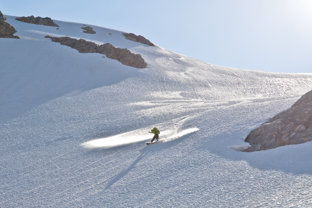 Snowboarding off Luna Peak into the Northern Pickets