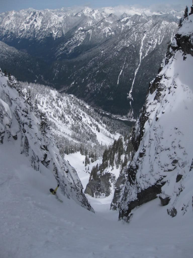 Snowboarding on a sidewall of the Slot Couloir on Snoqualmie Mountain