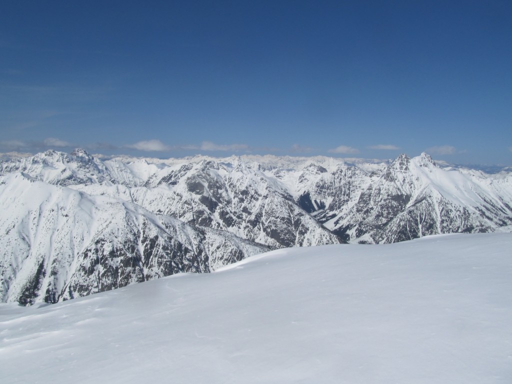 Looking to the North Dream ridge on the left, Arriva and Black Peak to the right