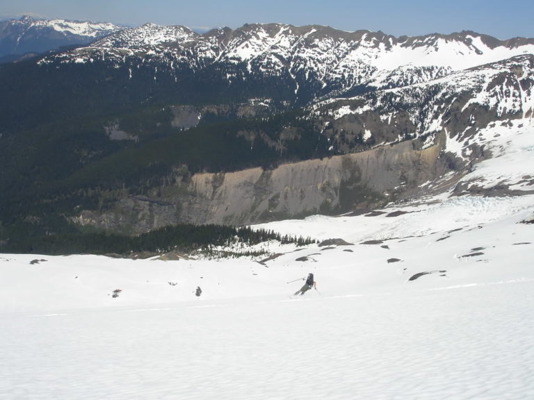 Enjoying some ski turns on Skyline Ridge