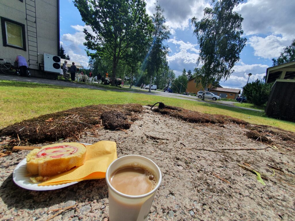 Coffee and cake for breakfast in Suomenlehti