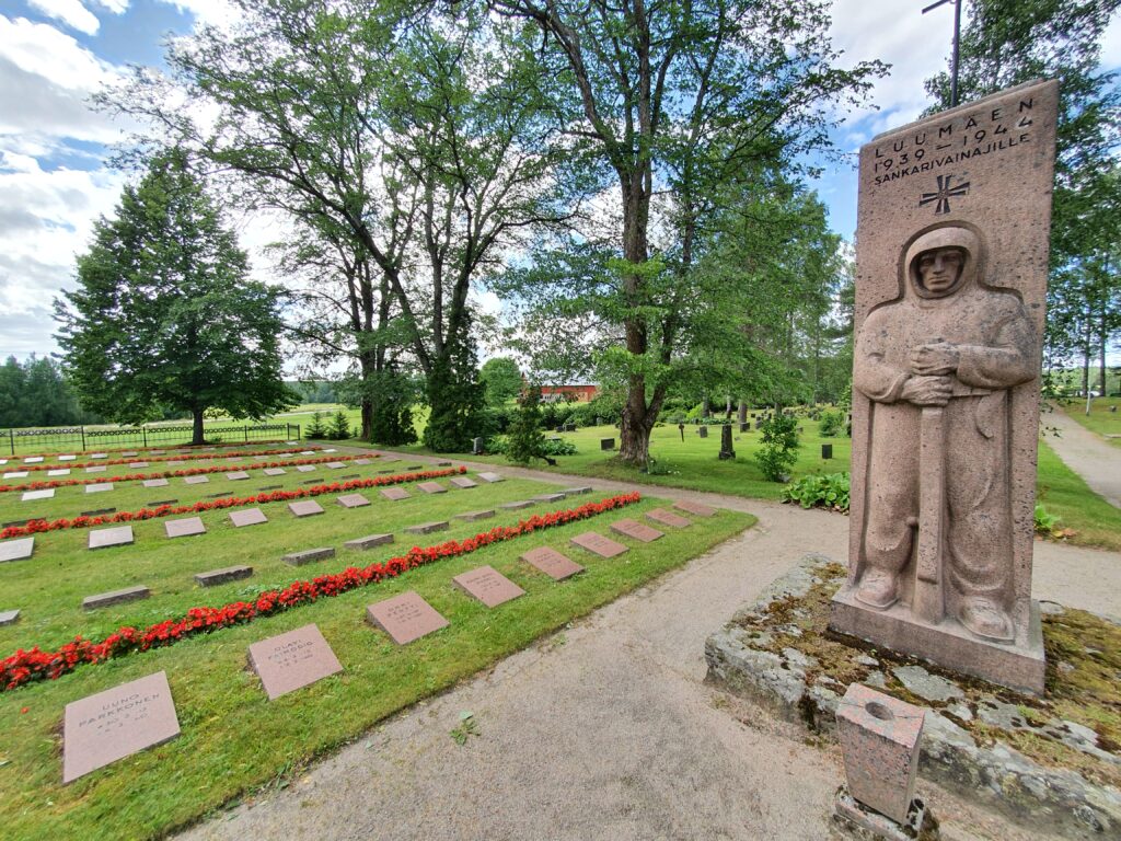 Visiting a cemetery from the Winter War