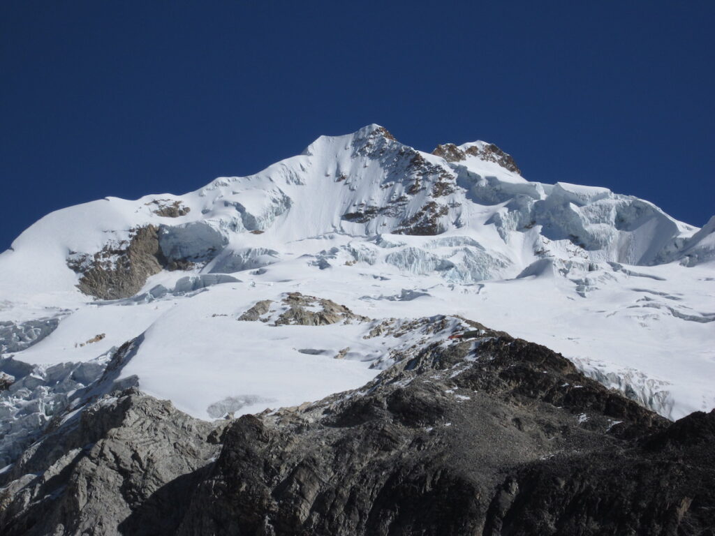 Some great Snowboarding in Bolivia on Huayna Potosi