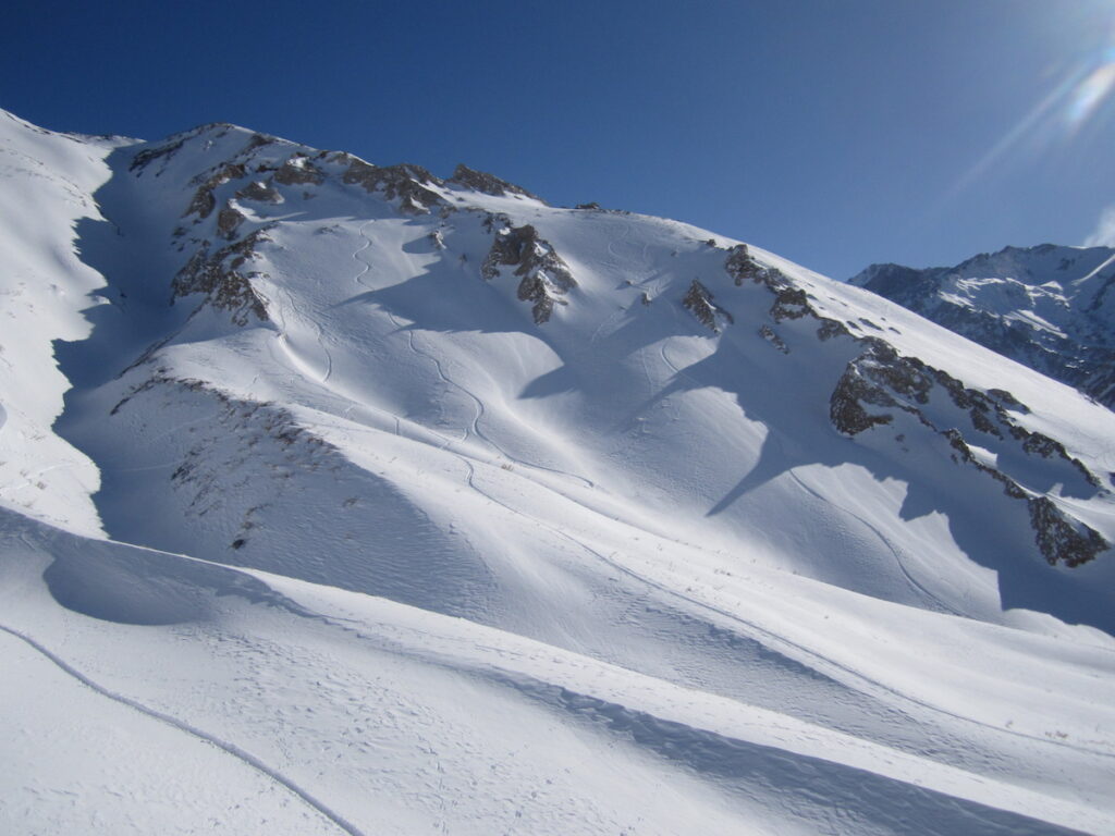 Looking back at our tracks while snowboarding in Argentiina