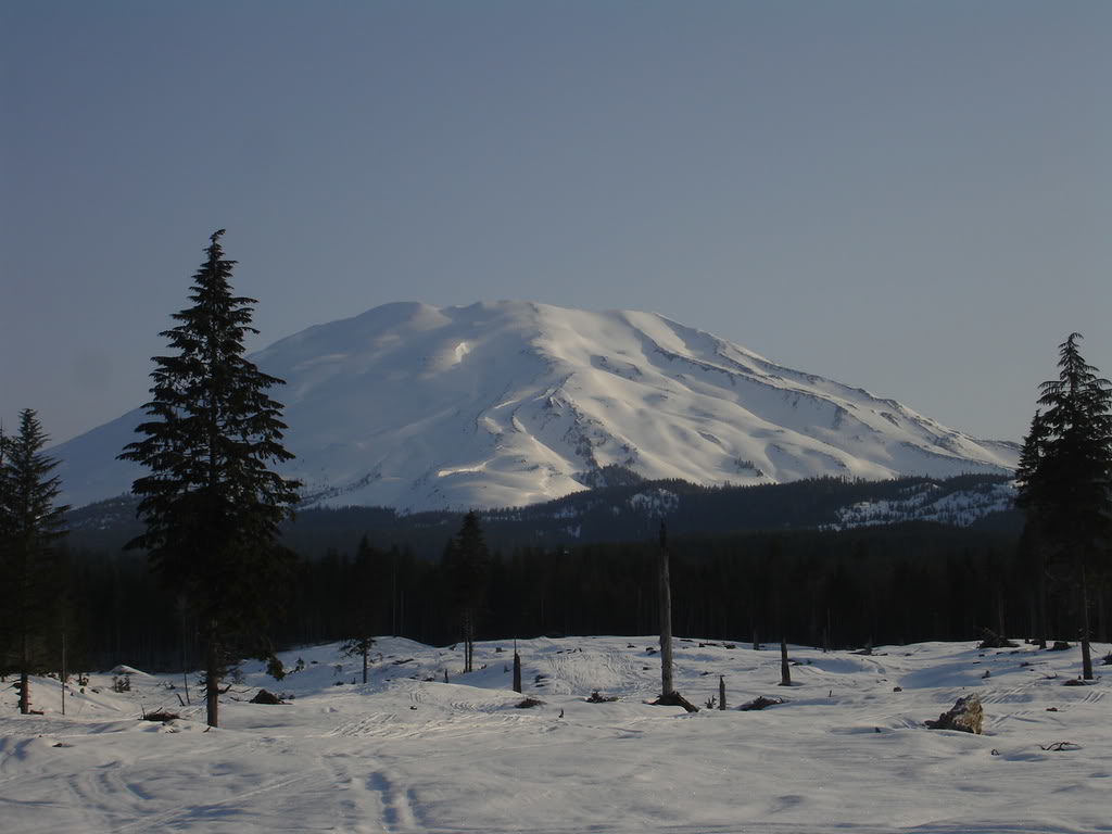 Looking at the South Route of Mont Saint Helens and Monitor Ridge