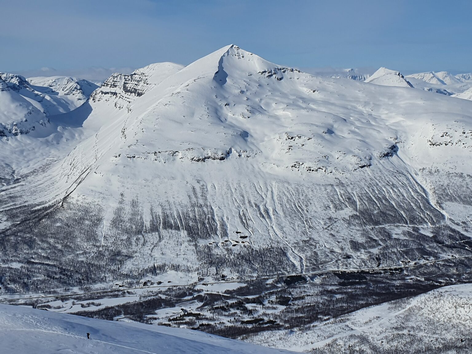 Looking at the South face of Blåbaerfjellet from the slopes above Tamok Husset