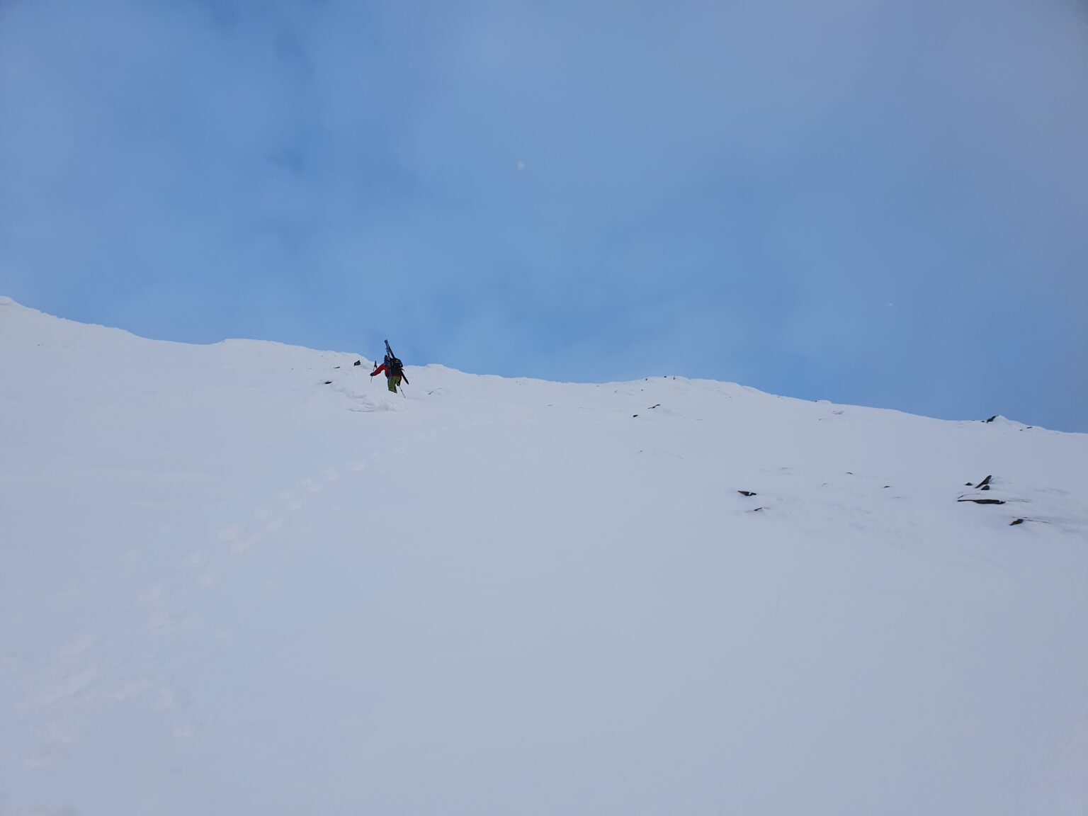 Making our way to the summit of Rostakulen