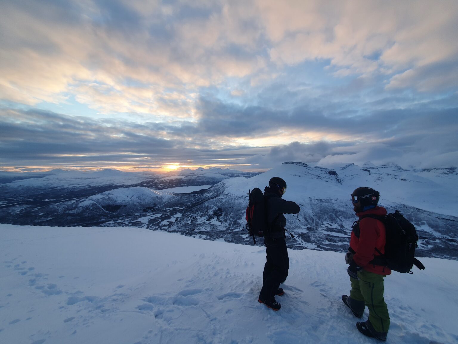 Hanging out on the summit of Rostakulen