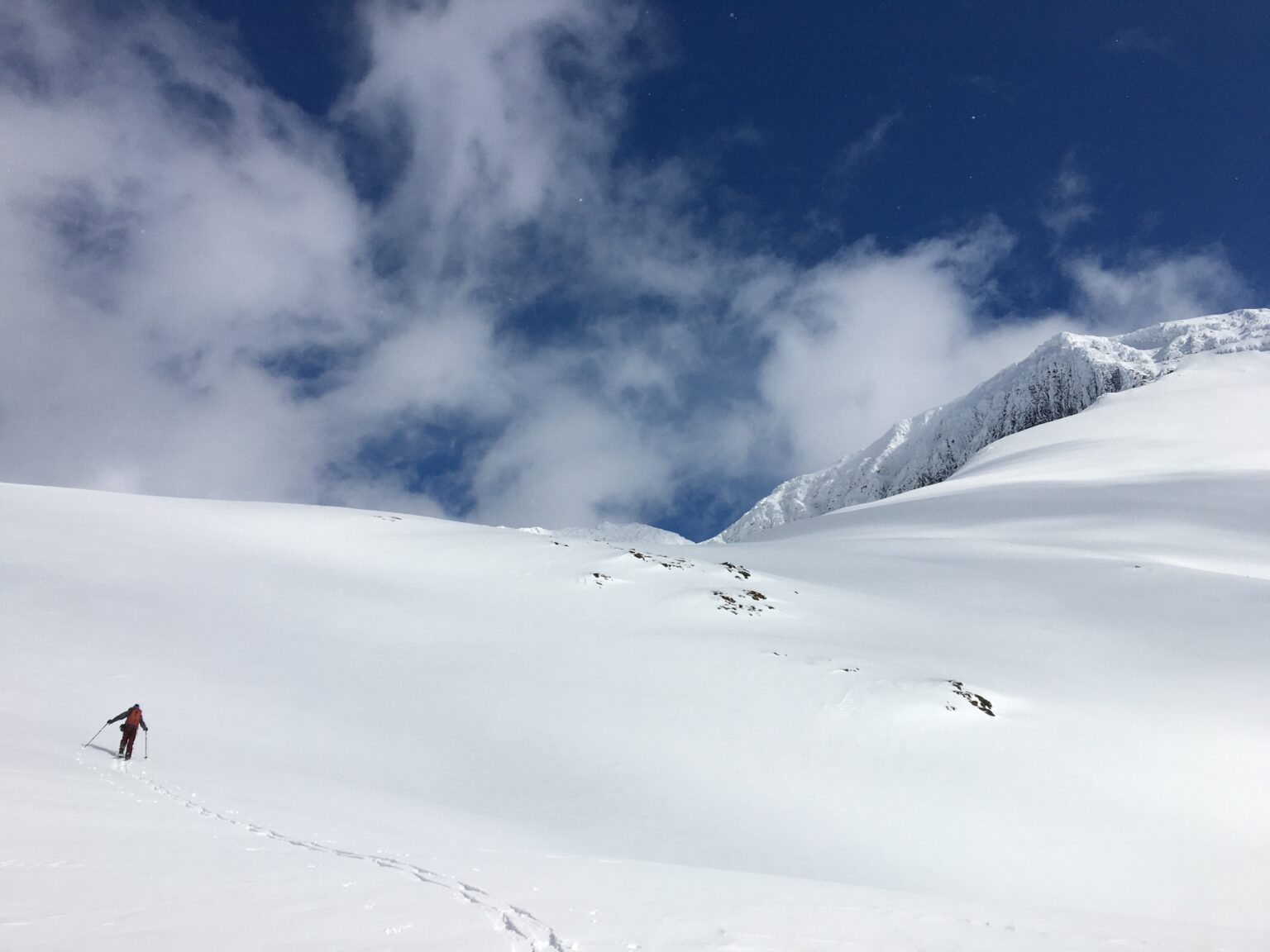 Climbing up onto the North ridge of Midteraksia