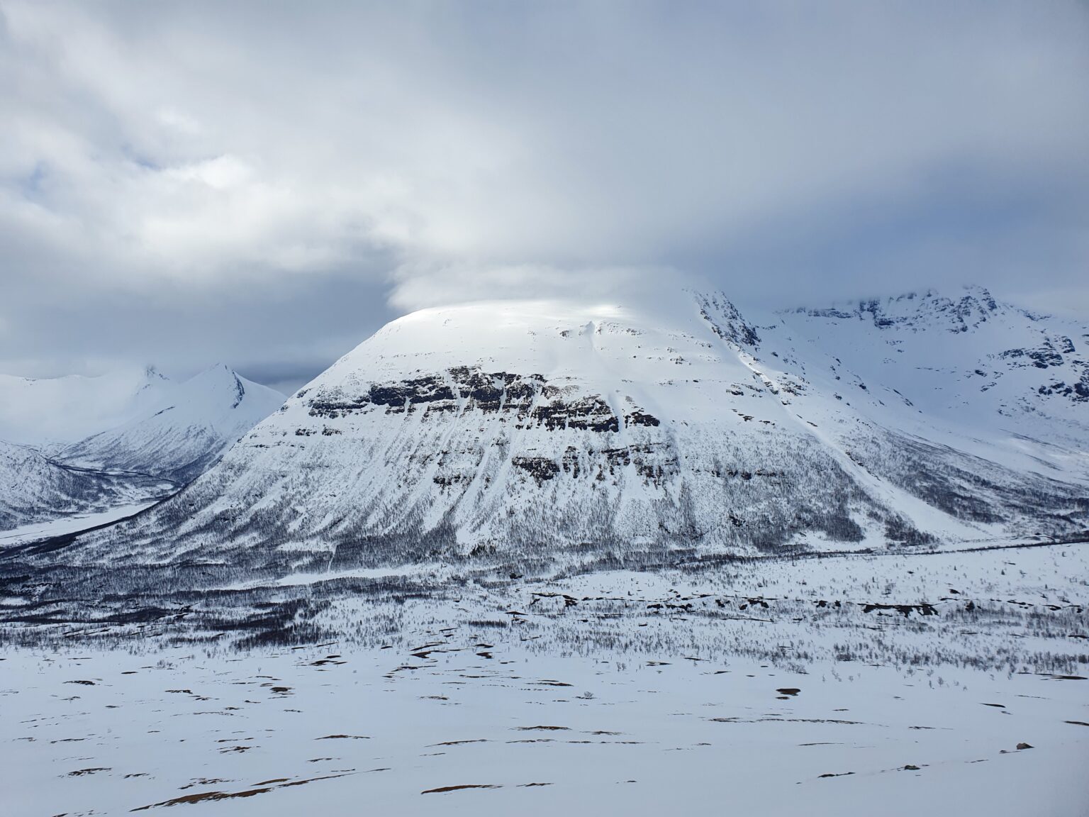 Looking at the South face of Tamokfjellet