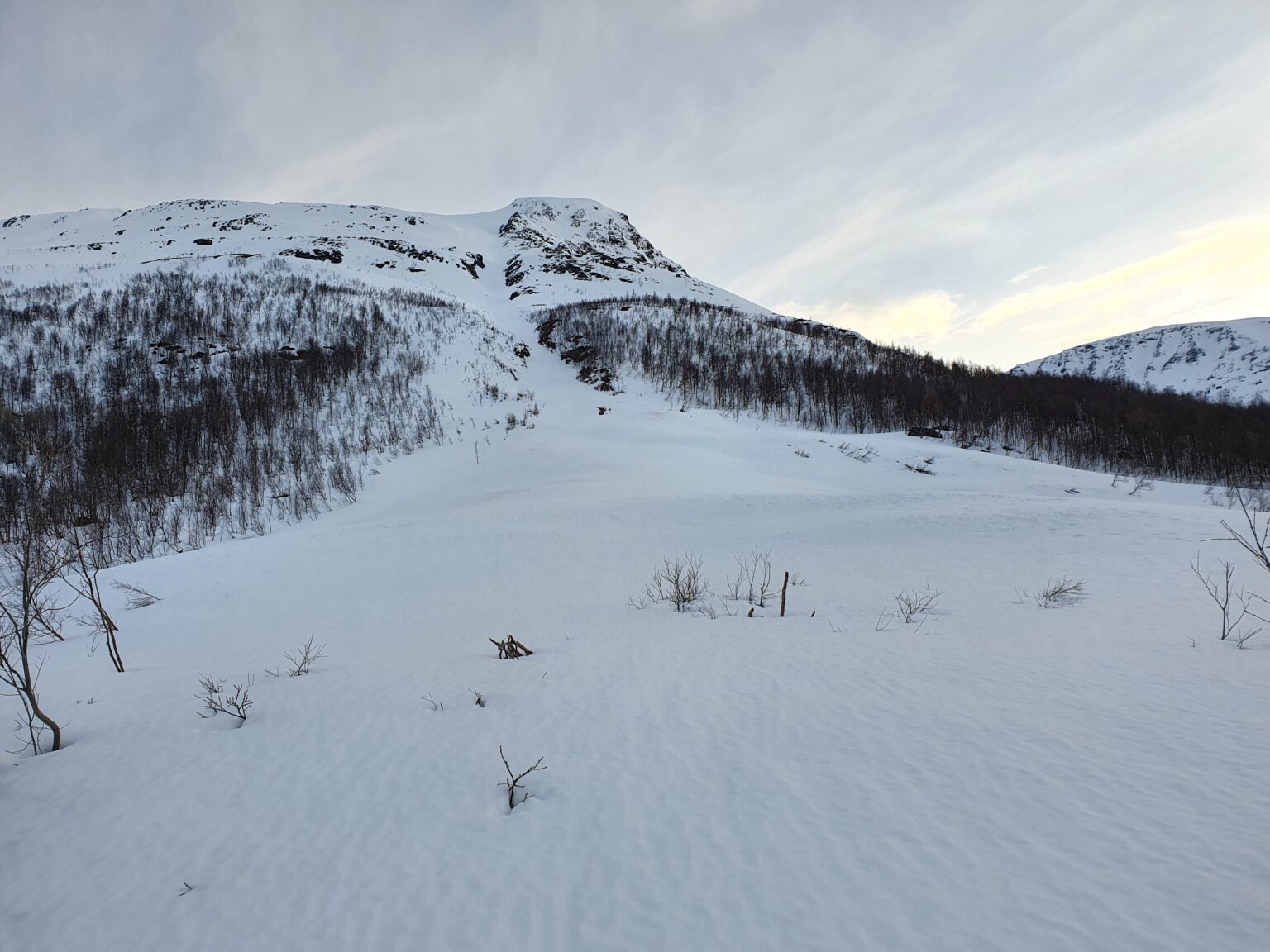 Looking up the south chute of Tamokfjellet in Northern Norway