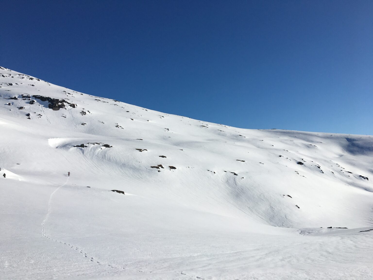 Traversing to the Southeast ridge on Blåbærfjellet in the Tamokdalen Valley