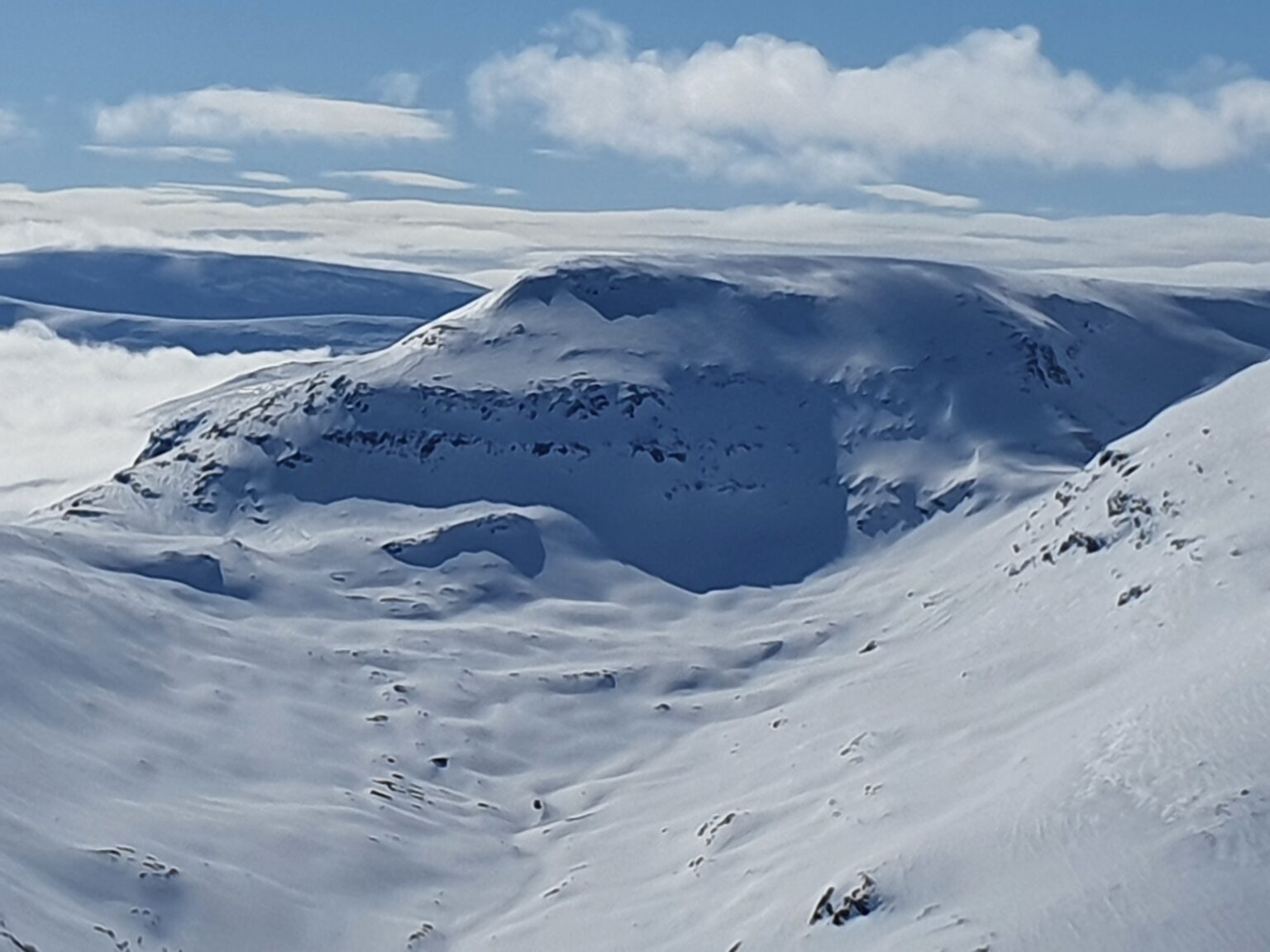 A closer look at the North face of Brattlifjellet