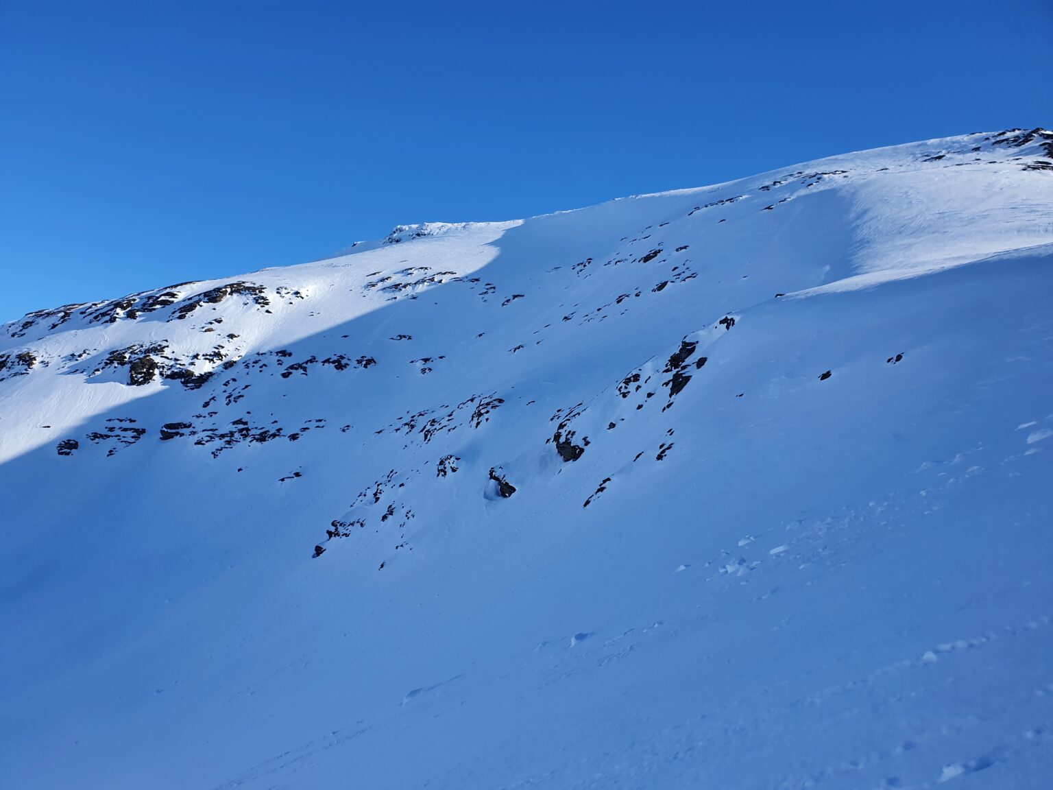 A closer look at the North bowl of Brattlifjellet