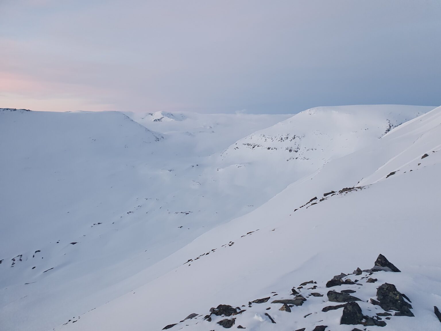 A closer look at the Southeast col of Brattlifjellet