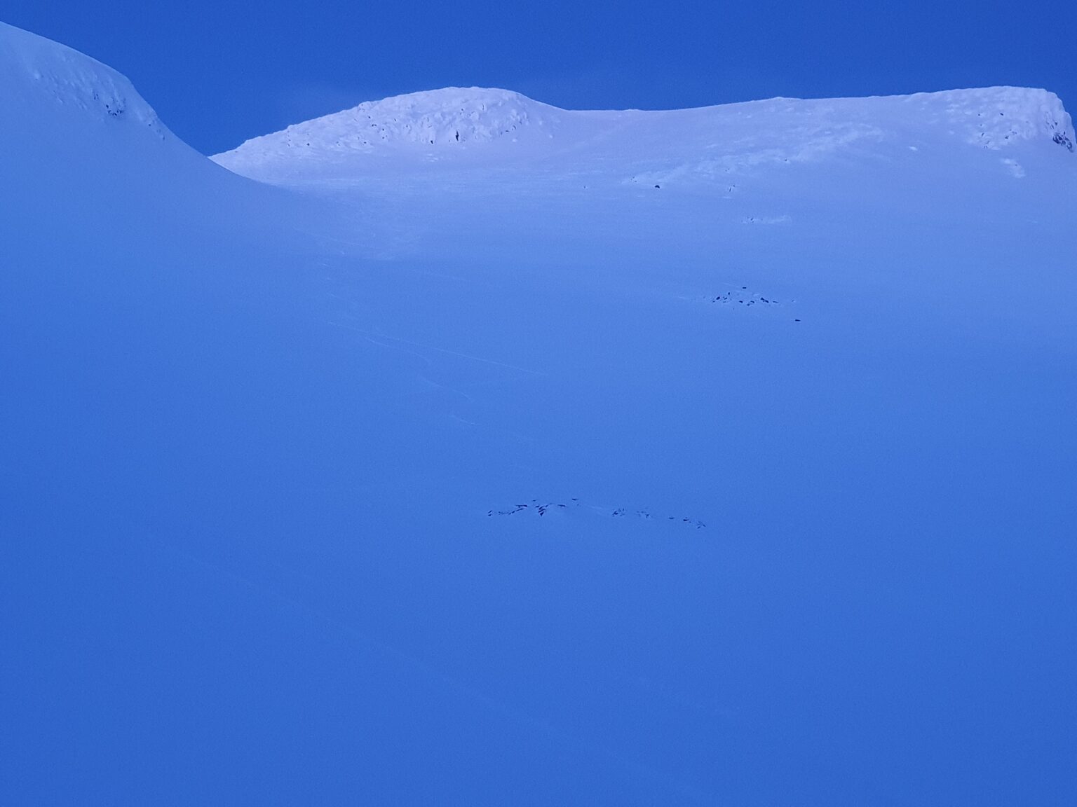 Looking back up at my tracks on Háhttagáisi