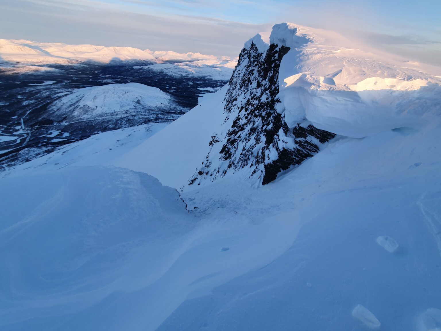 Looking down the South chute of Háhttagáisi in the Tamokdalen backcountry