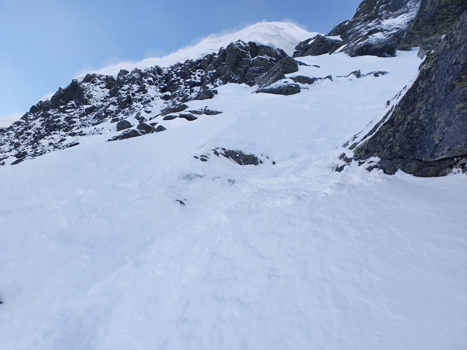 Looking back up the South chute of Háhttagáisi