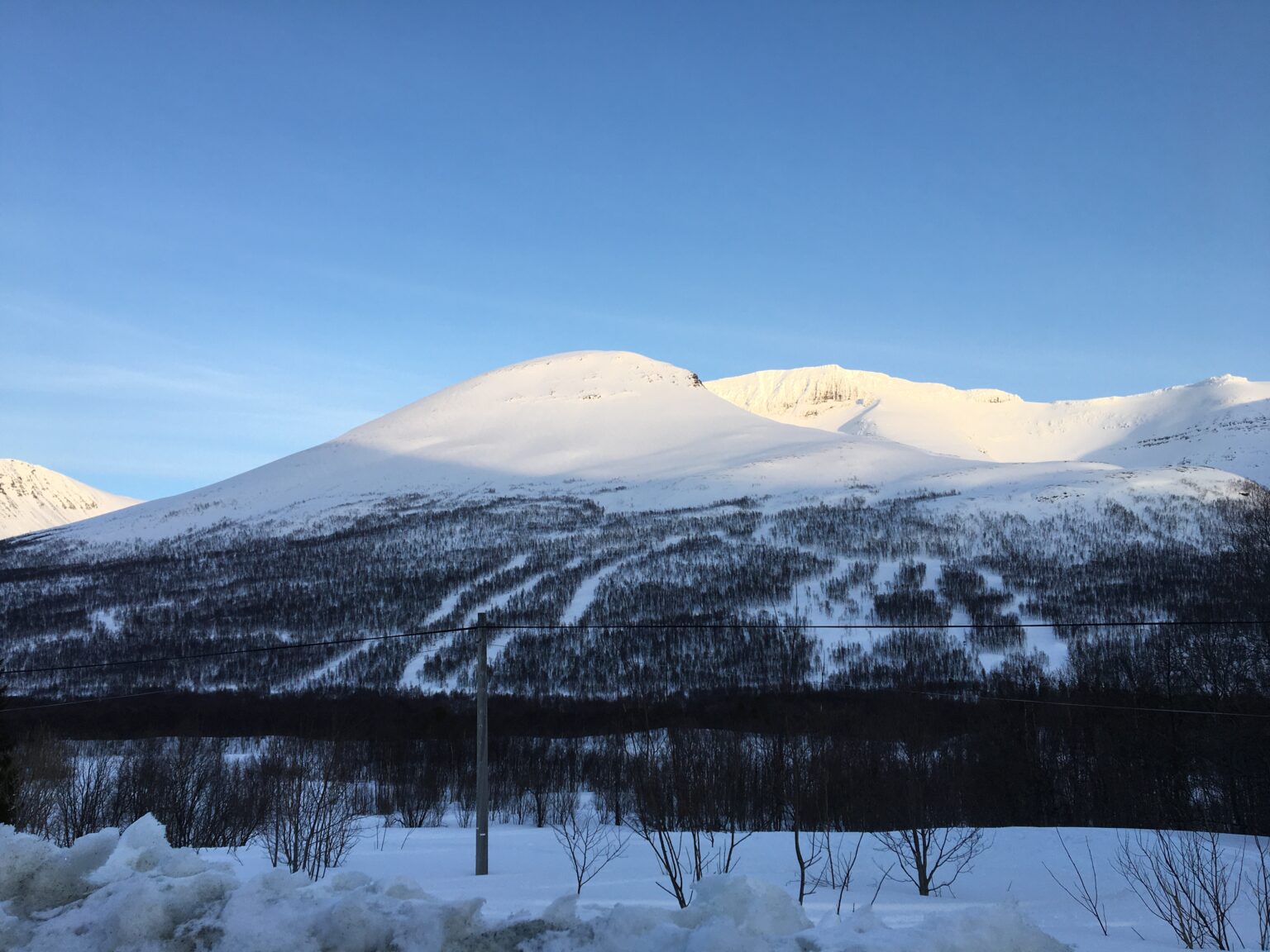 Looking at the North face of Istinden behind Tamok Husset