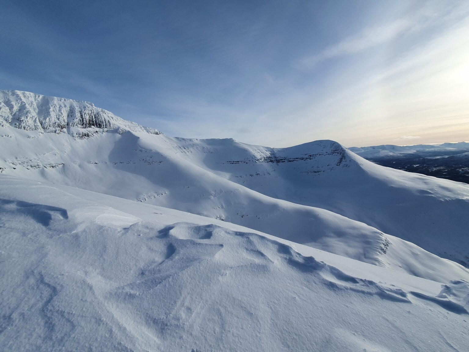 Looking west towards Midteraksia and Pyramid Peak in the Tamokdalen Valley