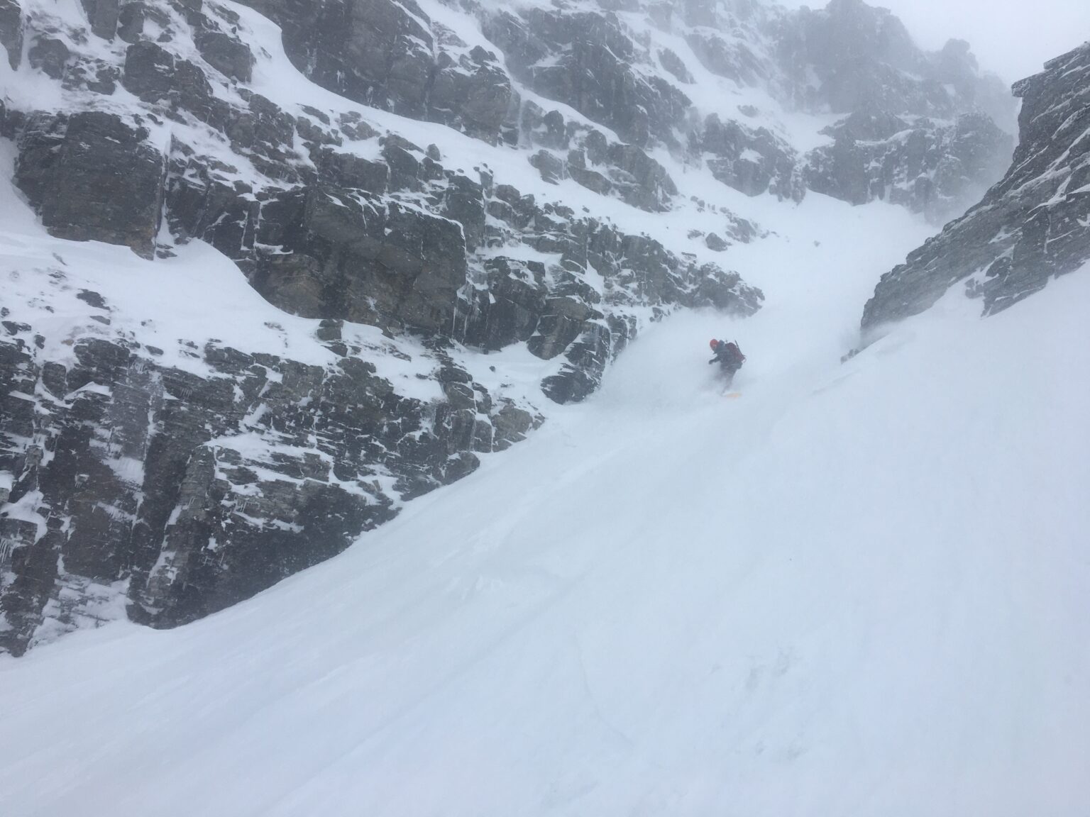 Finding powder snow on the steep section of the West Chute of Rostafjellet