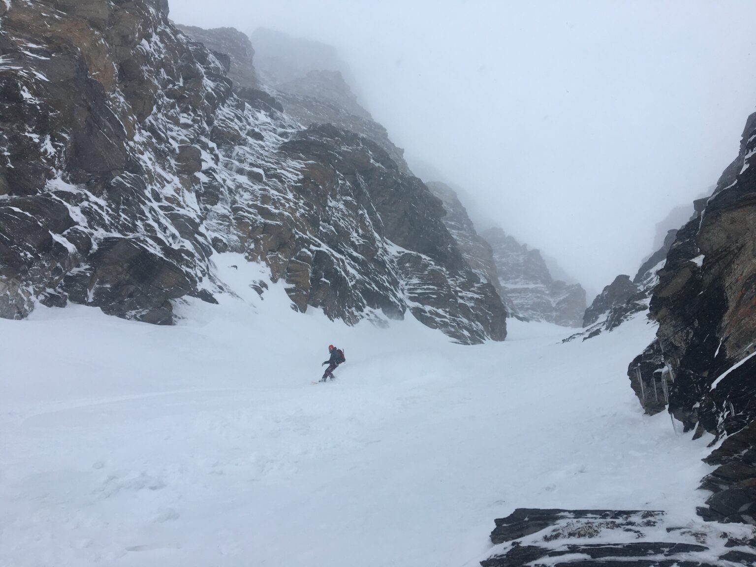 Finding powder in the lower chute of Rostafjellet