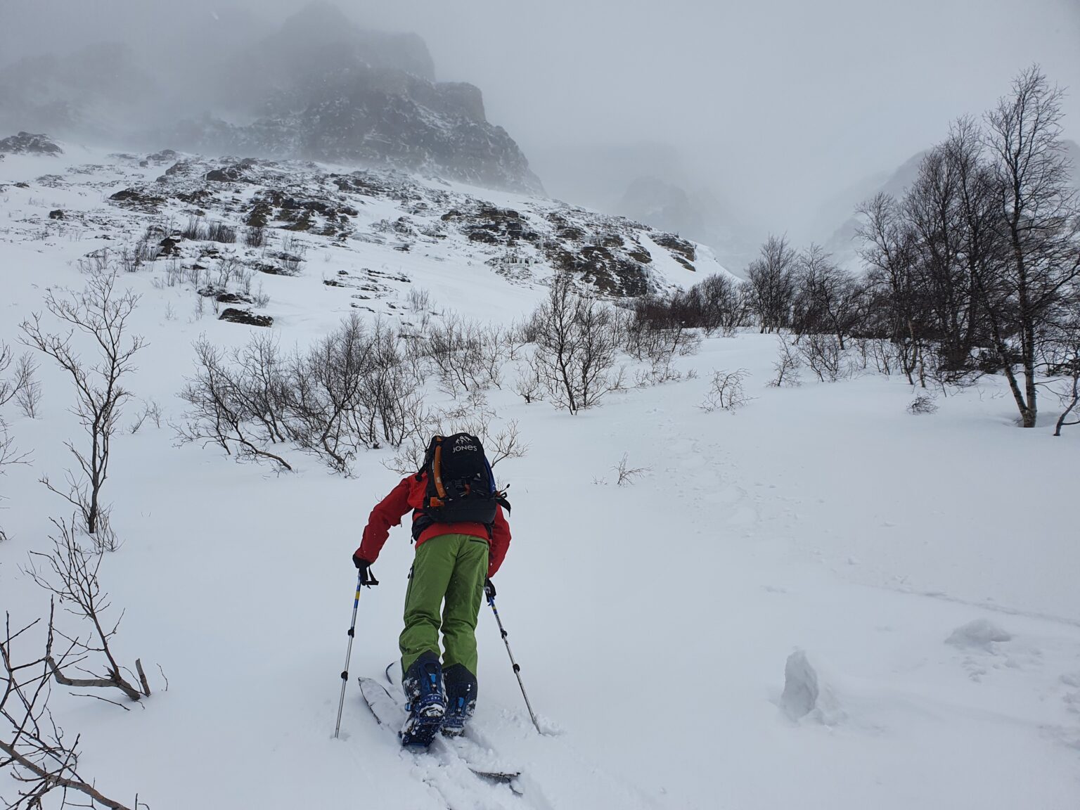 Heading up to the upper cliff bands on the west slope of Rostafjellet