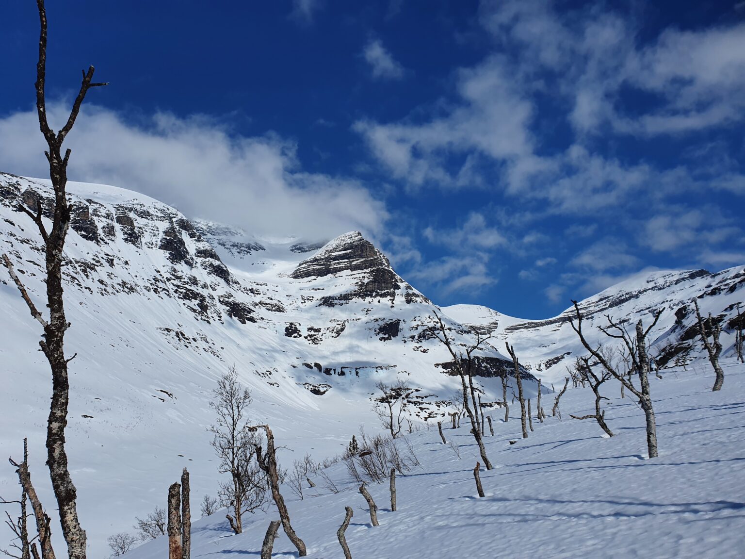 Looking at the South face of Rostafjellet in the Tamokdalen Backcountry