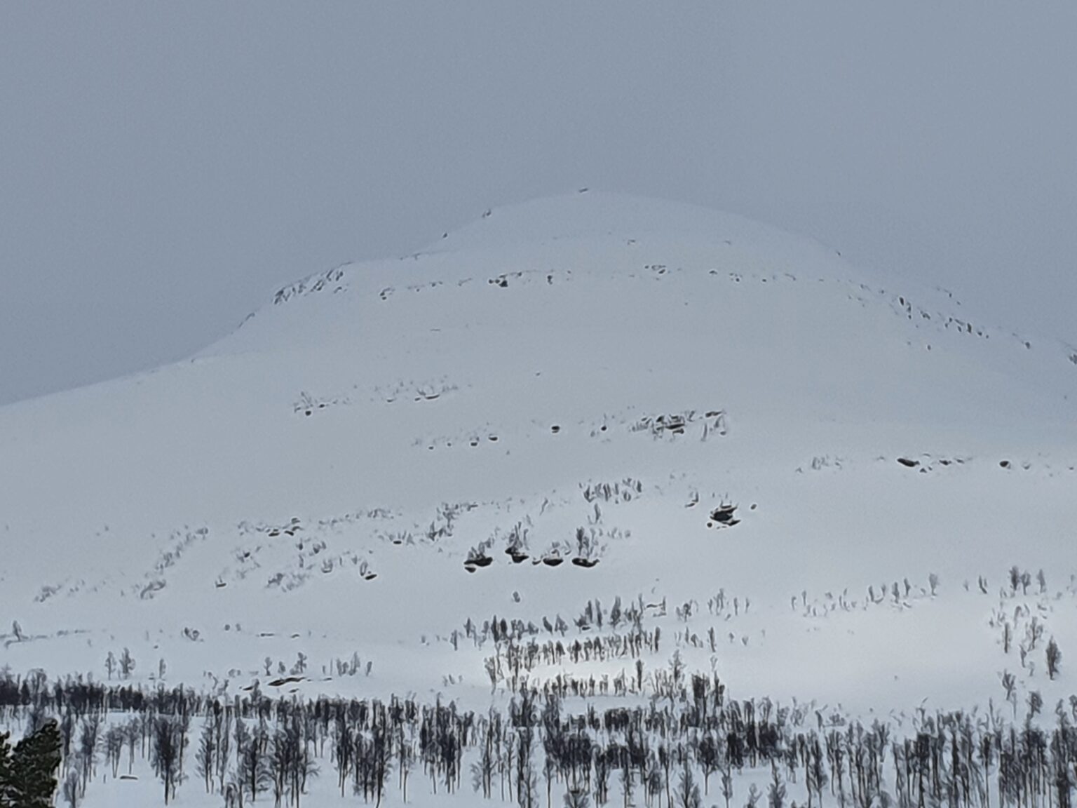 Looking at the South face of Sjufjellet in the Tamokdalen Valley