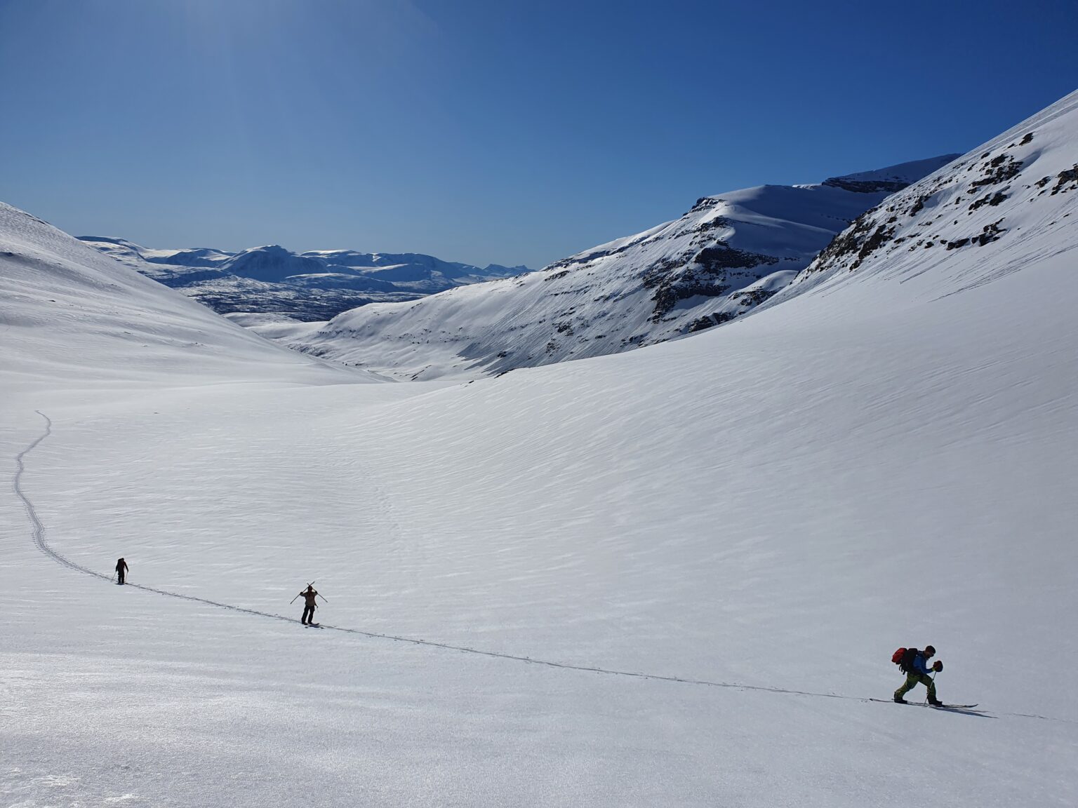 Ski touring up to the col between Brattlifjellet and Nerotinden