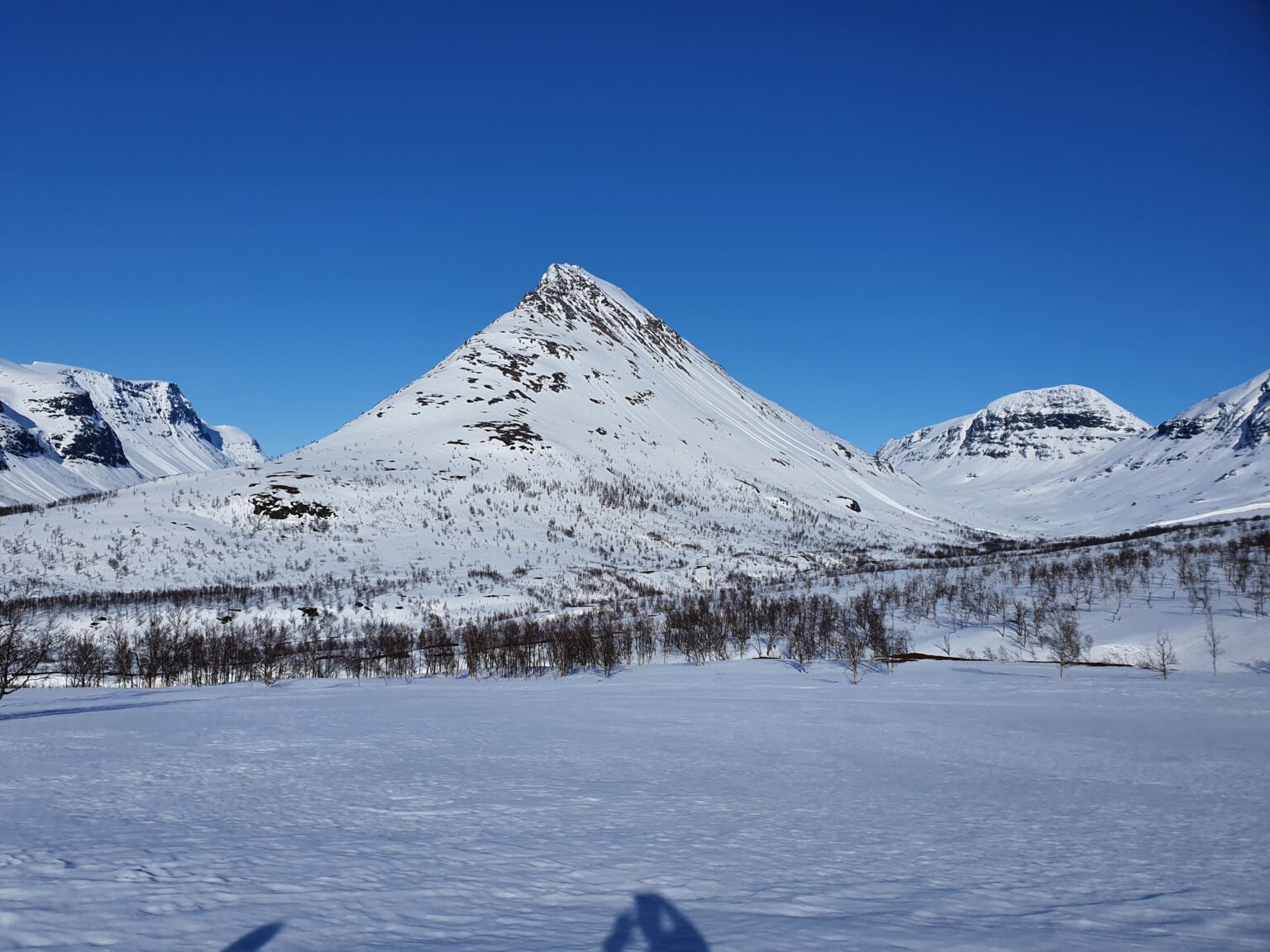 A closer look at the west ridge of Vassdalsfjellet near Tamokdalen