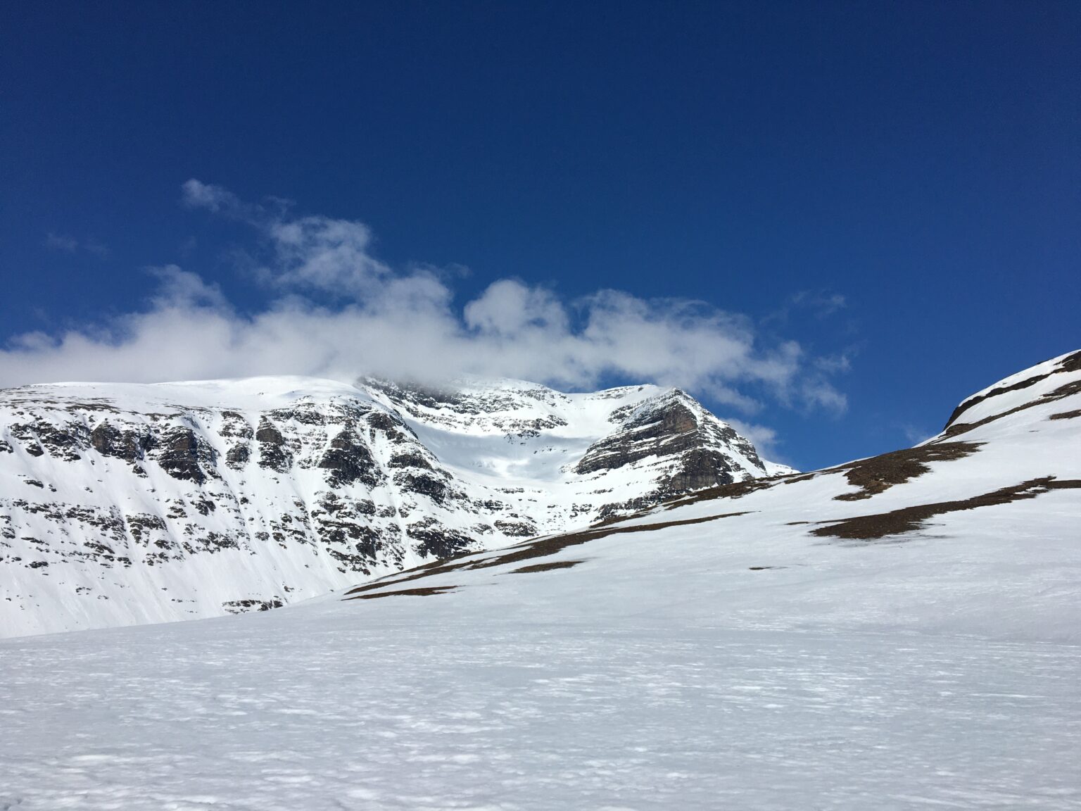 Looking at the upper South slopes of Rostafjellet in the Tamokdalen Valley